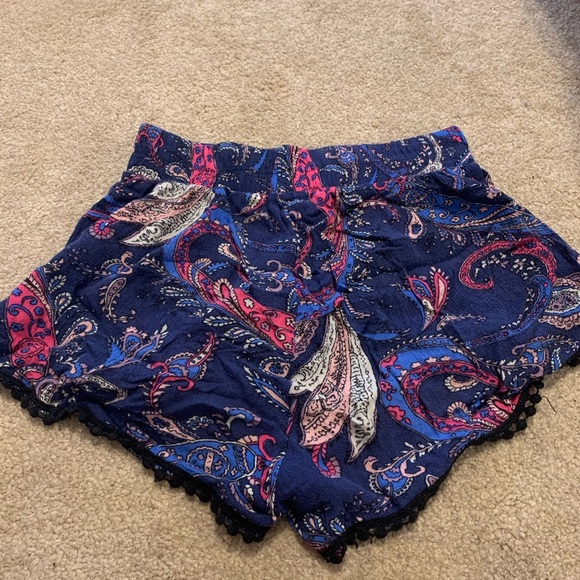 flowy shorts - Picture 2 of 2